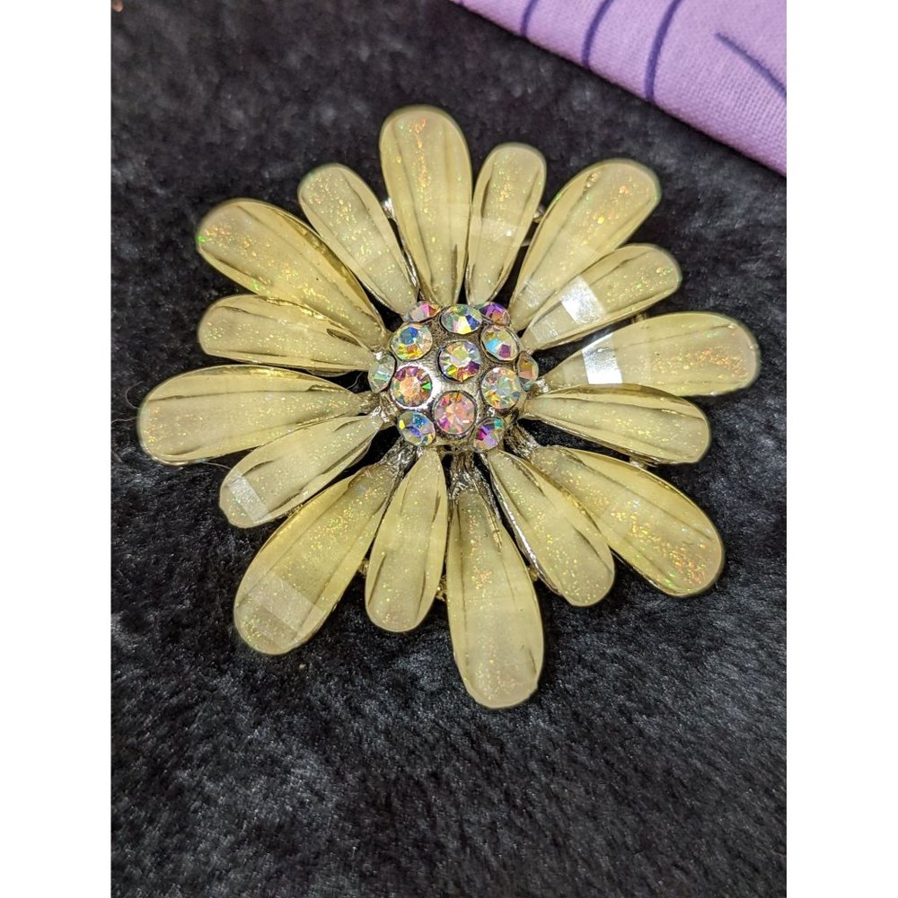 Yellow Sparkly Daisy Flower Shaped Brooch in Resin with Rhinestones